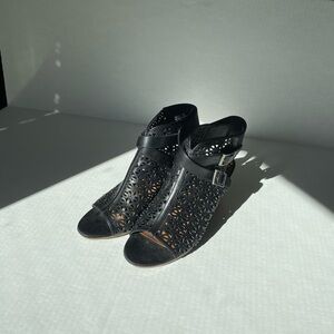 Baretraps Geometric Die Cut Black Sandal Bootie Size 10M